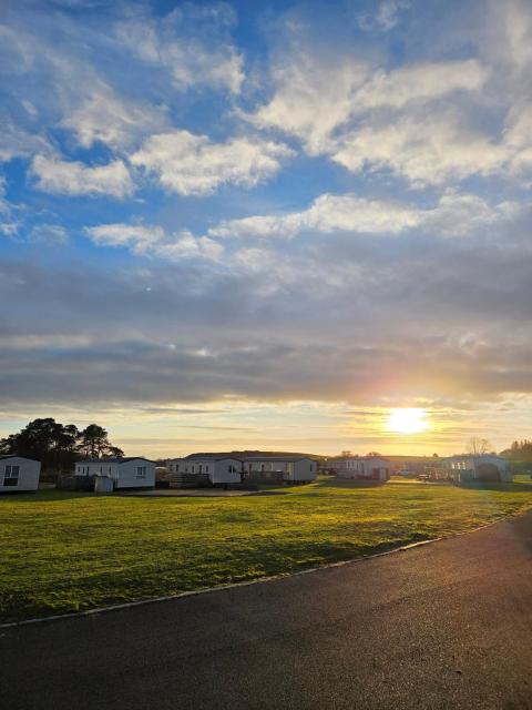Tranquill caravan with stunning views ideal for relaxation