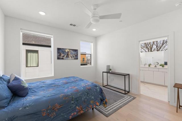Bishop Arts Condo Near Downtown, Garage, For 6-8
