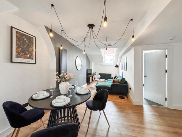 City Retreat At Queen Street