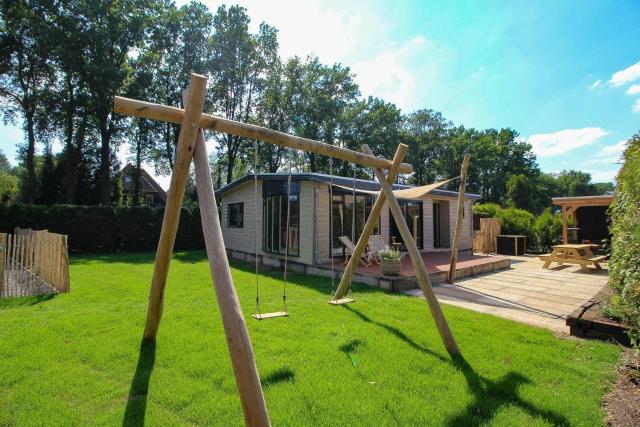 Luxe 8-Persoons Veluwe Wellness Chalet met Privé Jacuzzi & Sauna - Gemeenschappelijk Zwembad - Voorthuizen