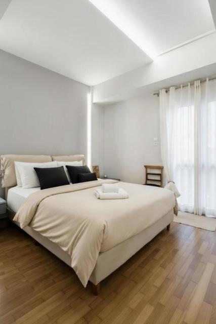 Athens Premium Euthalia