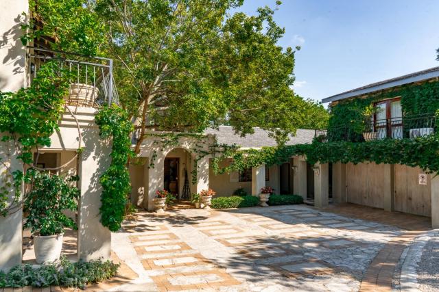 Shepherd's Corner Guest House - Tranquil Boutique Stay in Bryanston
