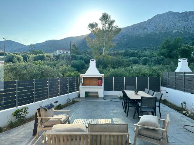 Villa Passion 4 bedroom & private pool in town