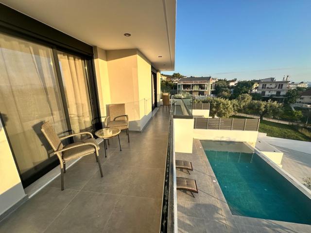 Villa Passion 4 bedroom & private pool in town