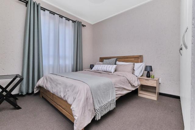 Golf Estate Apartment with Garden Views and Work-Friendly