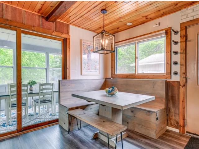 Family-Friendly Cabin Getaway On Castle Rock Lake Space to Relax & Play