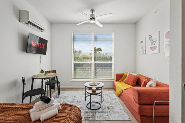 Sleek Bishop Arts Stay, Gym, Yoga, Game Lounge