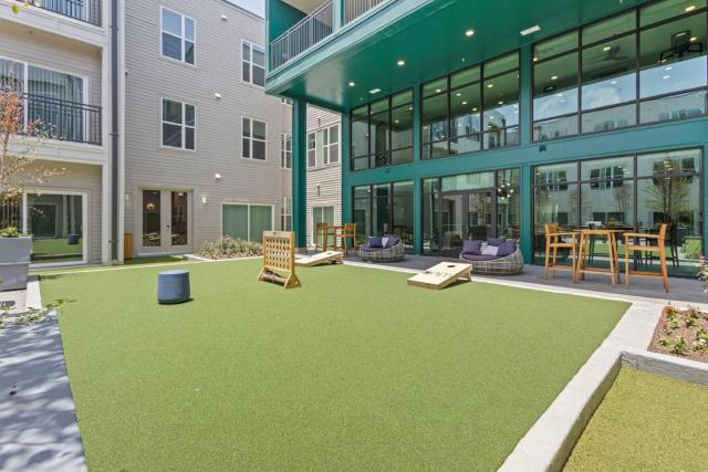 Sleek Bishop Arts Stay, Gym, Yoga, Game Lounge