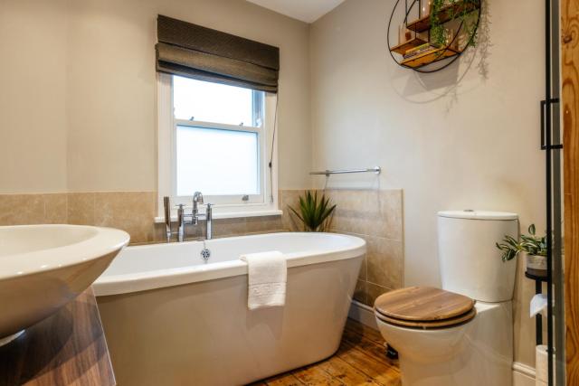 Stunning 2 Bed Townhouse with Patio