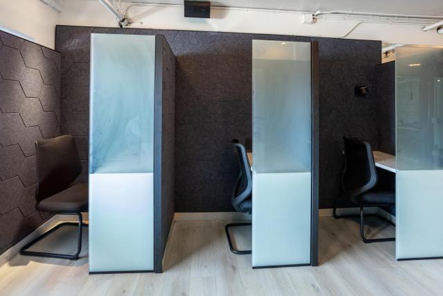 Elegant 1BR Apartment with Office Desk & Gym Amenities