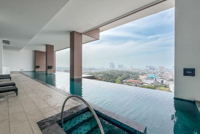 Family 2BR Apartment Pool Melaka City