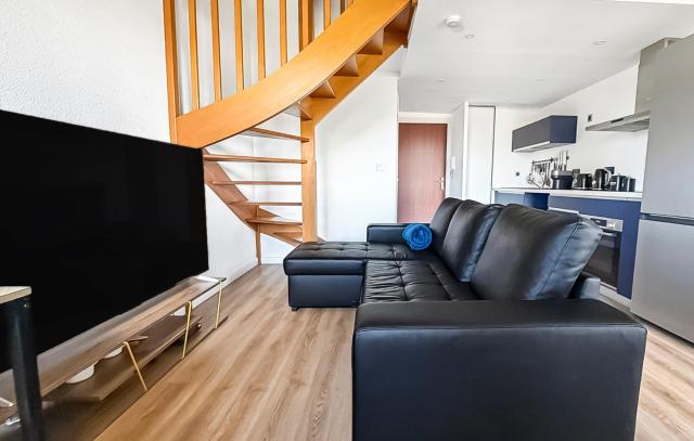 Duplex moderne et lumineux avec piscine et parking