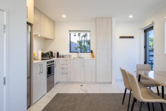 Charming 2-Bedroom Apartment - 2 BR, 1 Bath