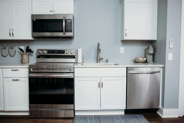 Newly Remodeled 3 Bed/1 Bath Duplex - UNIT A