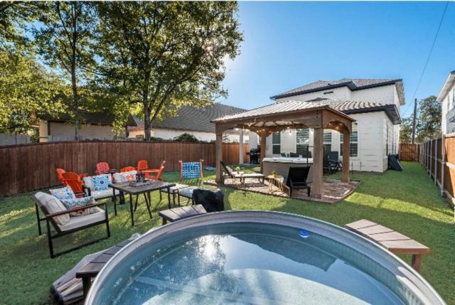 Lux Home, Sleeps 16,FIFA- AT&T 20m, Spa & TankPool