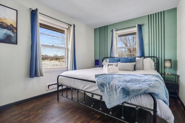 Family Retreat Near MSP & MOA - Yard, Game Room