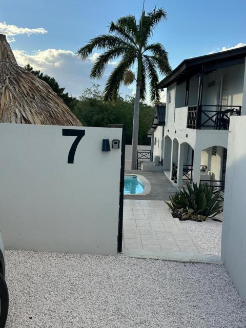Cas Grandi Studios & Apartments with Pool & Jacuzzi