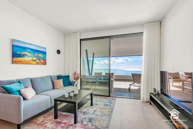 Carvajal Design Stay - Walk to Beach and Train