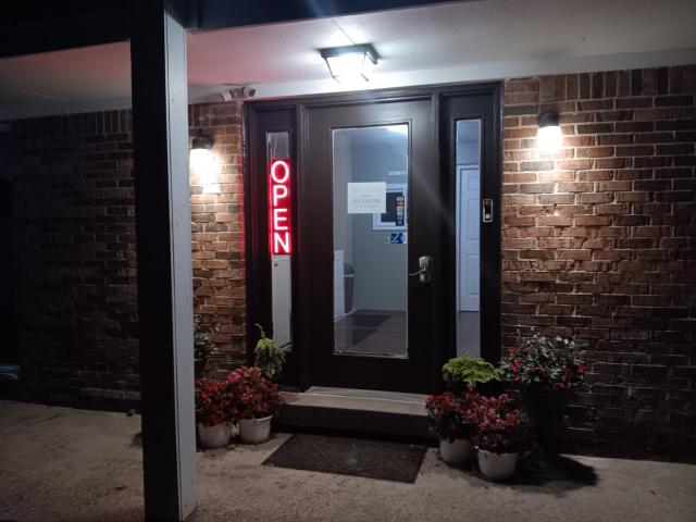 Route 52 Inn