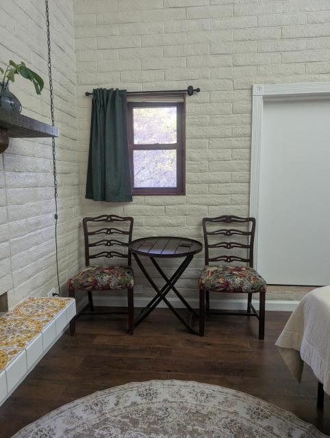 Rustic Rooms by Kings Canyon & Sequoia National Parks