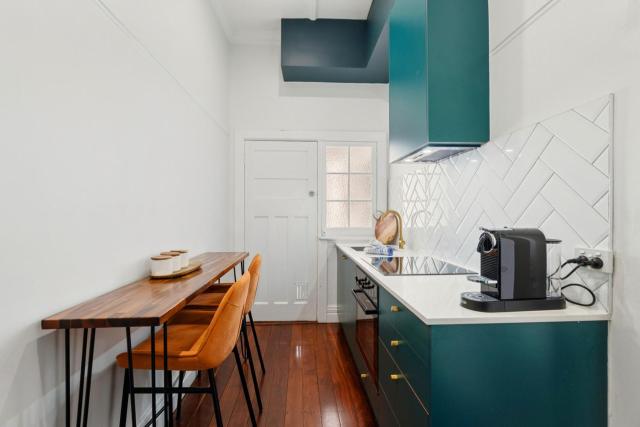Old English Inspired 1BR Apartment