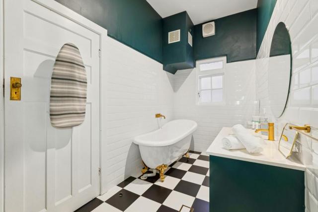 Old English Inspired 1BR Apartment