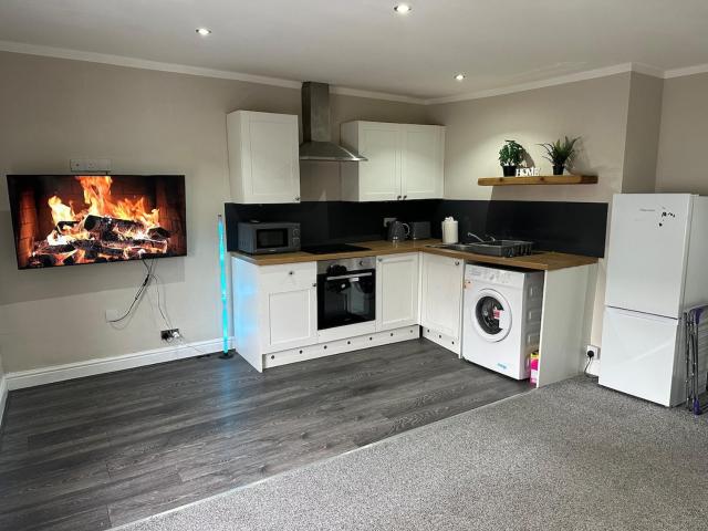 Modern 2 Bed Apartment, Sleeps 4