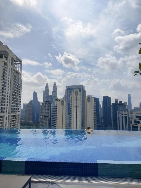 Majestic Residence Rooftop Pool & KLCC View