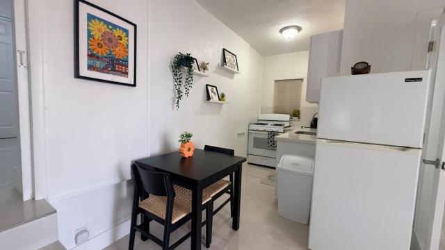 Comfortable modern apartment- central location.