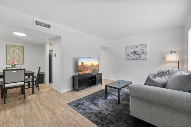 Stylish, Just Renovated 1 Bedroom in Downtown Mesa