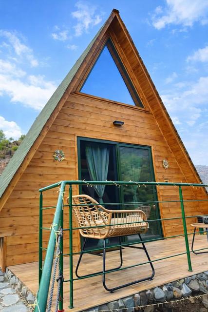 Romantic Mountain Cabin with Swimming Pool Access