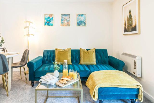 Secure apartment with Parking close to media city