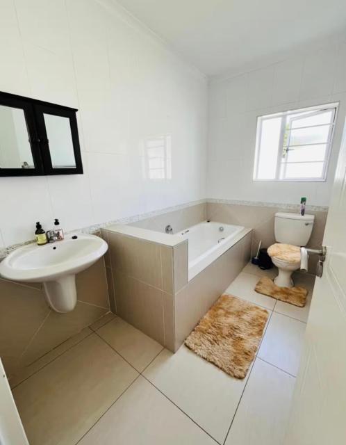 Modern home in Bluewater Bay