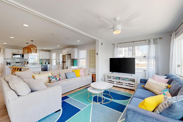 Beach View, Multiple Outdoor Spaces! Milford Haven