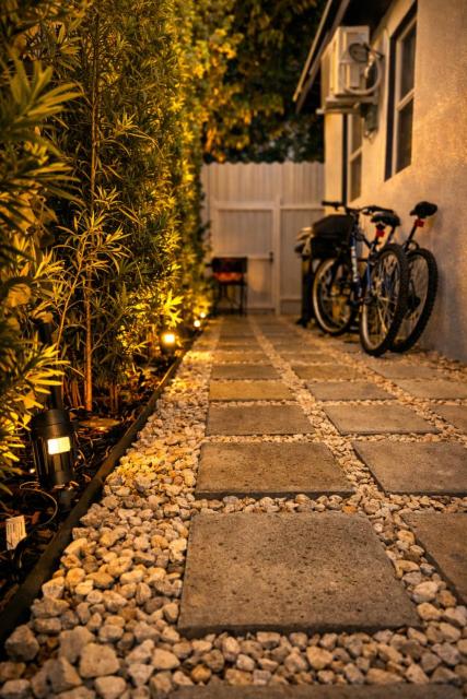 CasaMia Private Studio Near Wynwood & Design District w Free Parking & Bikes