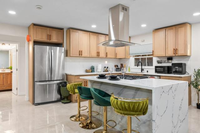 Modern 3BR with Patio Pool & Prime Hollywood Spot