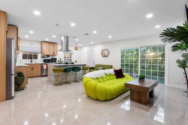 Modern 3BR with Patio Pool & Prime Hollywood Spot