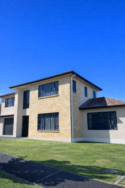 Spacious 4 Bedroom Family Home in Mission Heights, Auckland