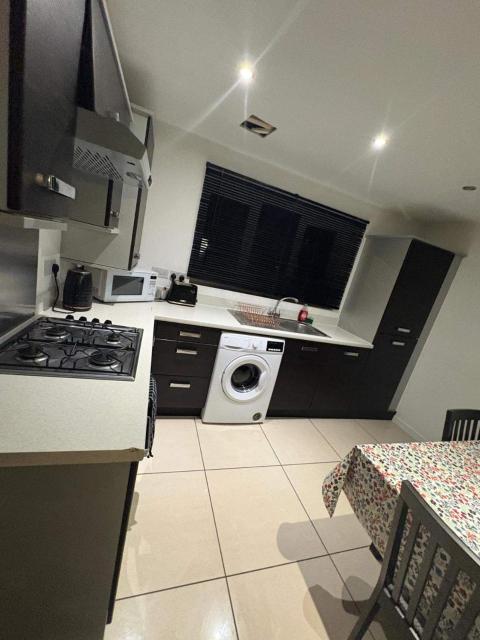 Elegant 2-Bed Home - Prime City Centre Location