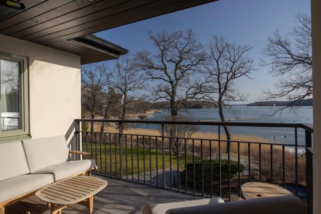Scandinavian luxury villa with panoramic lake views