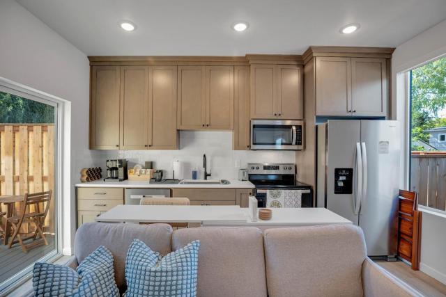 Vibrant 1BR Duplex Near Alberta Arts District