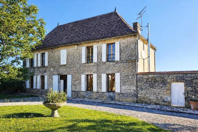 Beautiful Rural Escape with Pool, Snooker, Views