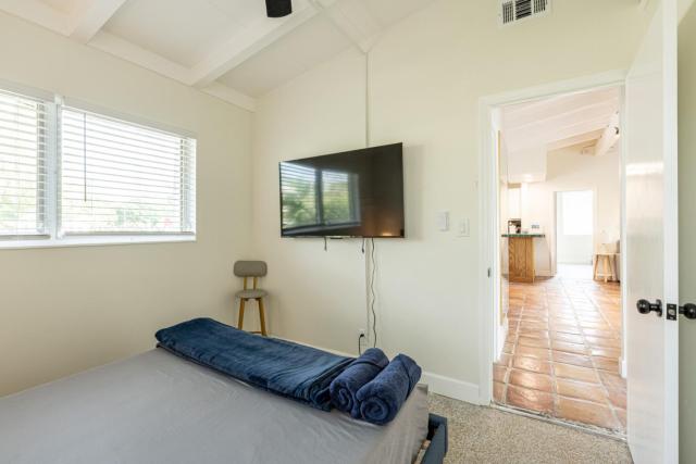 Cozy 3-bedroom house on the river