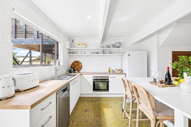 Saltys Silver Sands A playful pet friendly hideaway steps from Aldinga Beach