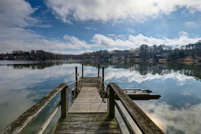Lakefront Retreat-Sunset Views