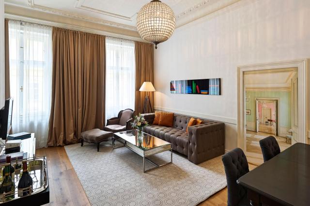 6 rooms Votivpark