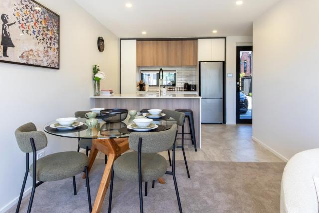 Peaceful City Townhouse 2 Bed plus Private Car Park