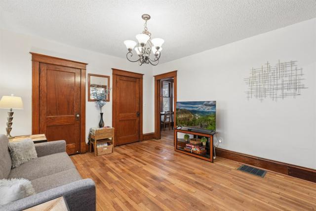 Spacious 2BR Across from Como Lake - Bramble