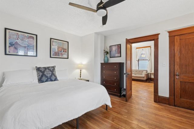 Private King Room Across from Como Lake - Hickory