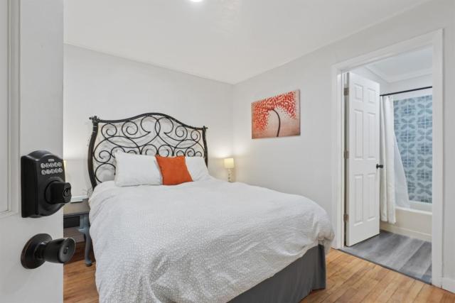 Private Room Across from Como Lake - Juniper
